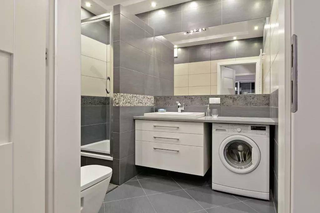 Strict Center Towarowa Apartman Poznań Kültér fotó