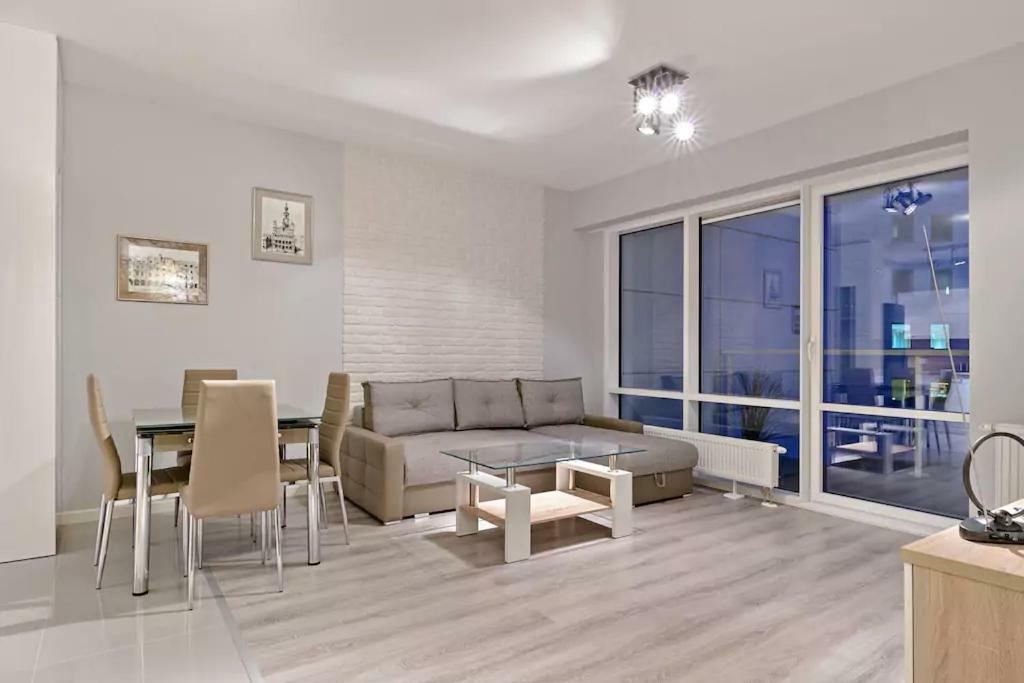 Strict Center Towarowa Apartman Poznań Kültér fotó