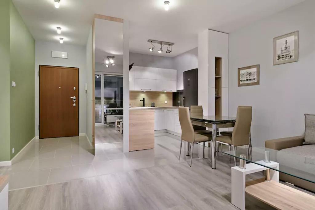Strict Center Towarowa Apartman Poznań Kültér fotó